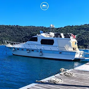 Bateau-hôtel Yachtannablu